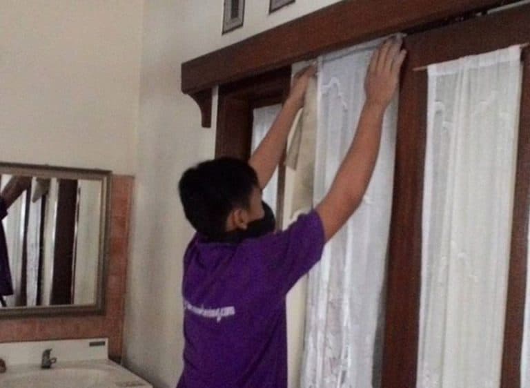 Cuci gorden Depok dengan pengerjaan di tempat dari Grades Home Cleaning